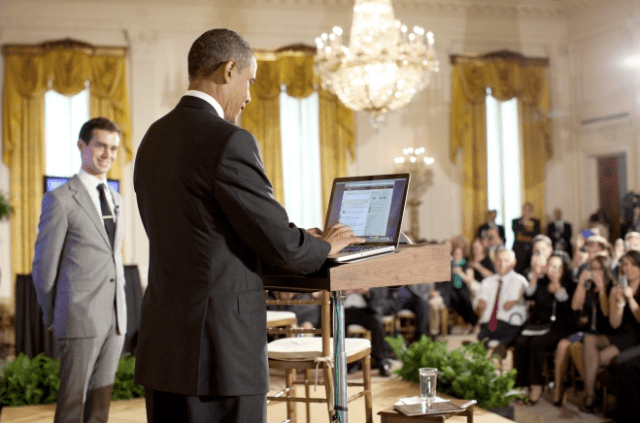 Raulgorta en módo ráfaga Post Twitter para fotógrafos · Wikipedia png